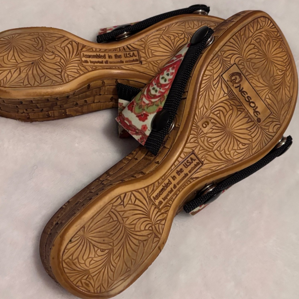 Onesole Corky Leisure Soft Step Wedge Sandals--EUC--6 - Picture 13 of 14
